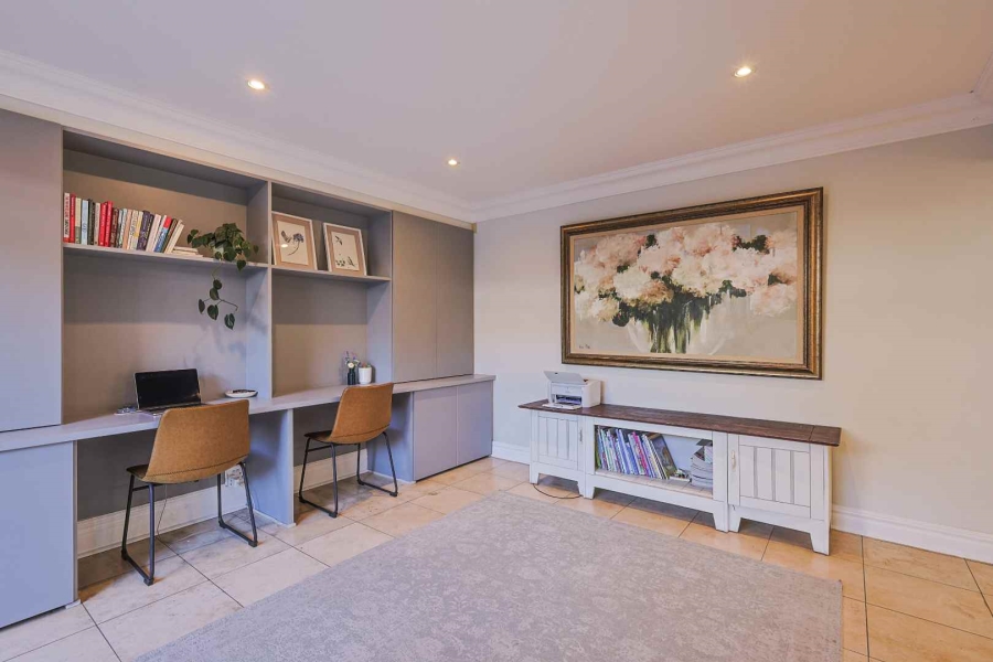 5 Bedroom Property for Sale in Baileys Muckleneuk Gauteng