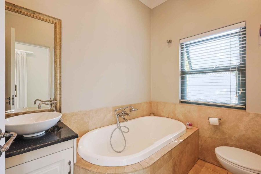 5 Bedroom Property for Sale in Baileys Muckleneuk Gauteng