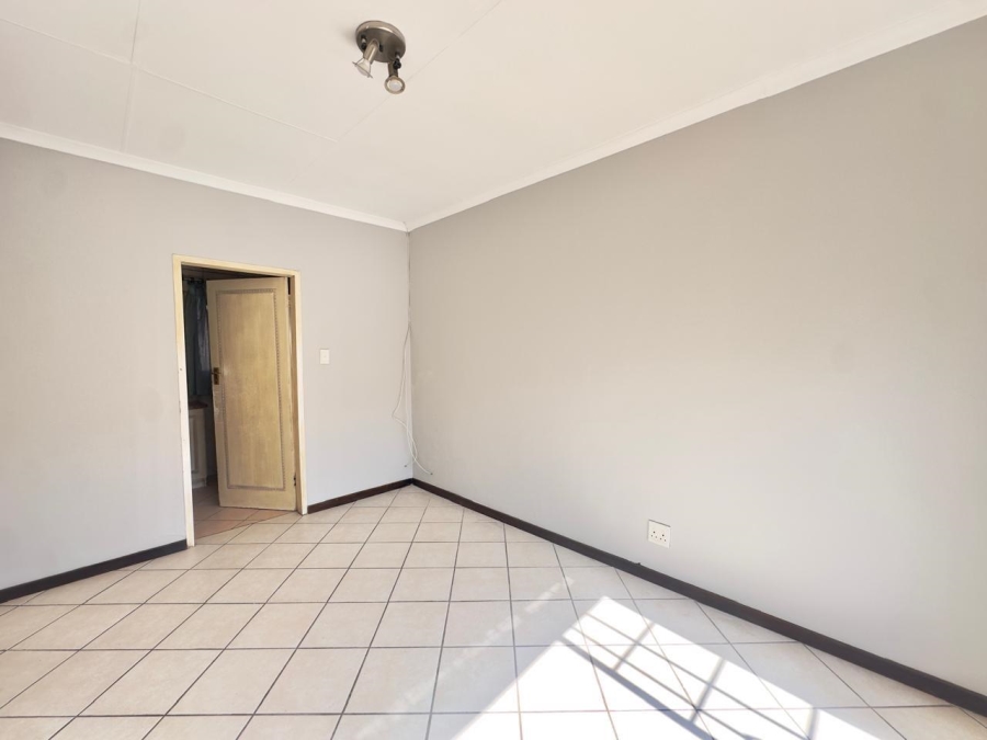To Let 3 Bedroom Property for Rent in Mooikloof Ridge Gauteng