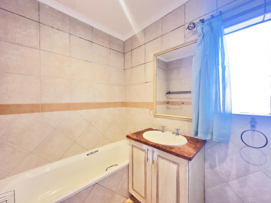To Let 3 Bedroom Property for Rent in Mooikloof Ridge Gauteng