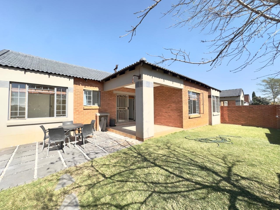 To Let 3 Bedroom Property for Rent in Mooikloof Ridge Gauteng