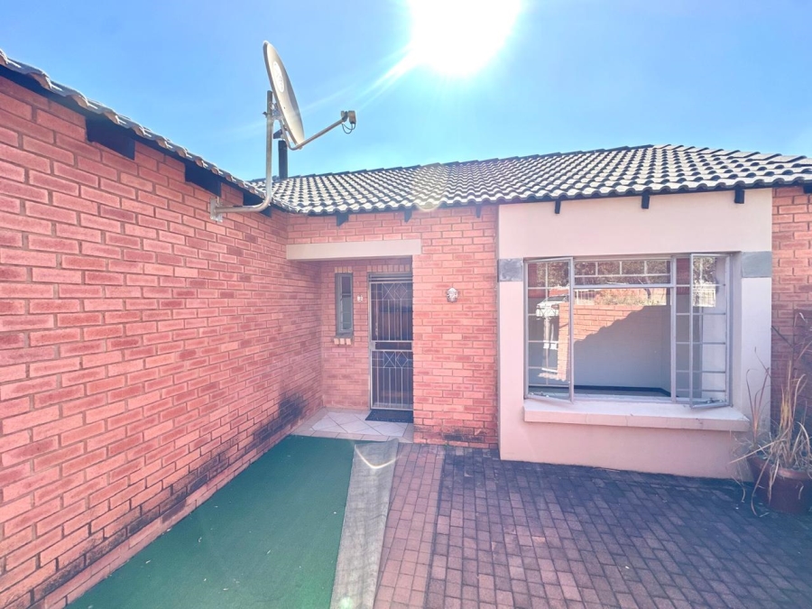 To Let 3 Bedroom Property for Rent in Mooikloof Ridge Gauteng