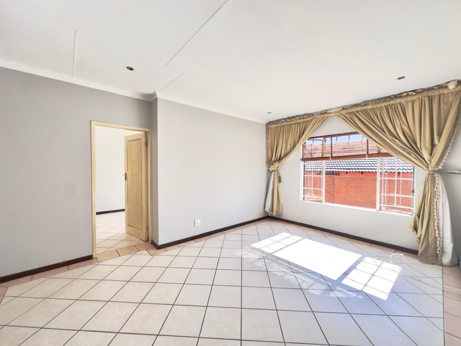To Let 3 Bedroom Property for Rent in Mooikloof Ridge Gauteng