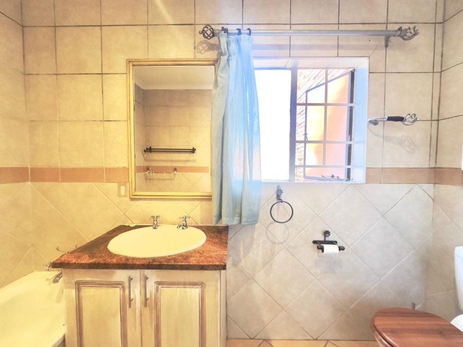 To Let 3 Bedroom Property for Rent in Mooikloof Ridge Gauteng