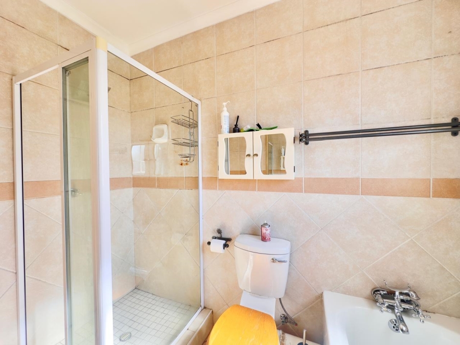 To Let 3 Bedroom Property for Rent in Mooikloof Ridge Gauteng