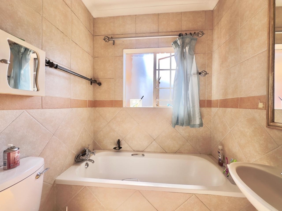 To Let 3 Bedroom Property for Rent in Mooikloof Ridge Gauteng