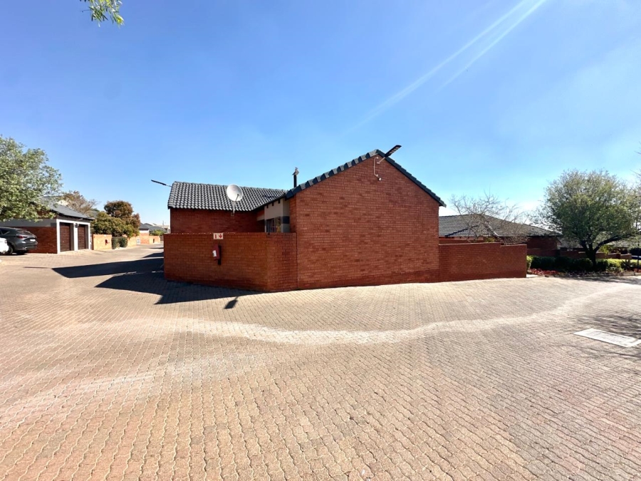 To Let 3 Bedroom Property for Rent in Mooikloof Ridge Gauteng