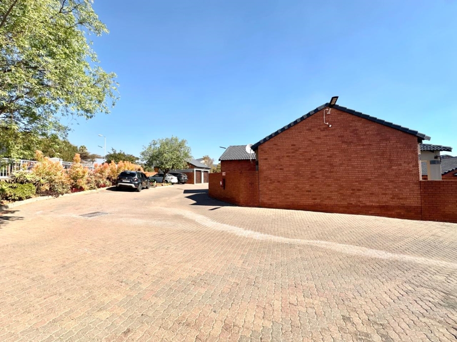 To Let 3 Bedroom Property for Rent in Mooikloof Ridge Gauteng