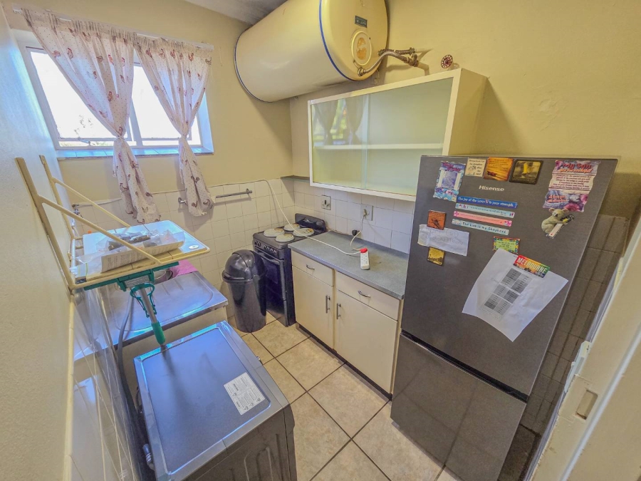 To Let 1 Bedroom Property for Rent in Waverley Gauteng