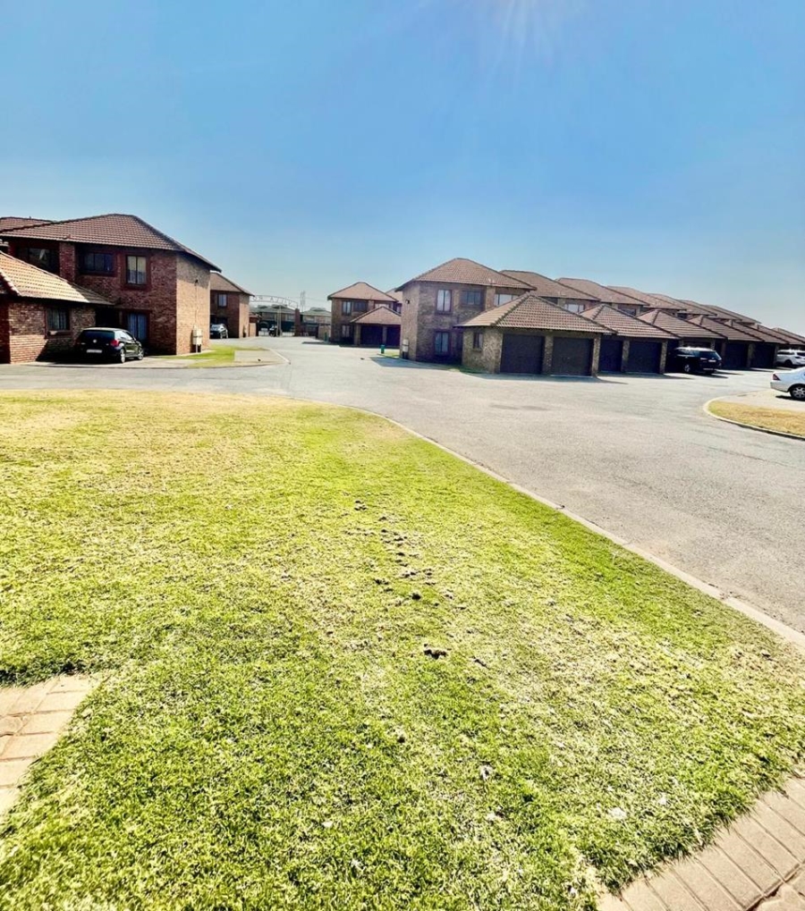 2 Bedroom Property for Sale in Edleen Gauteng