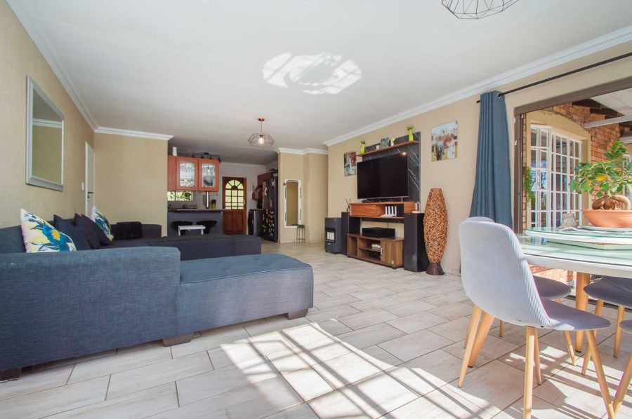 3 Bedroom Property for Sale in Honeydew Grove Gauteng