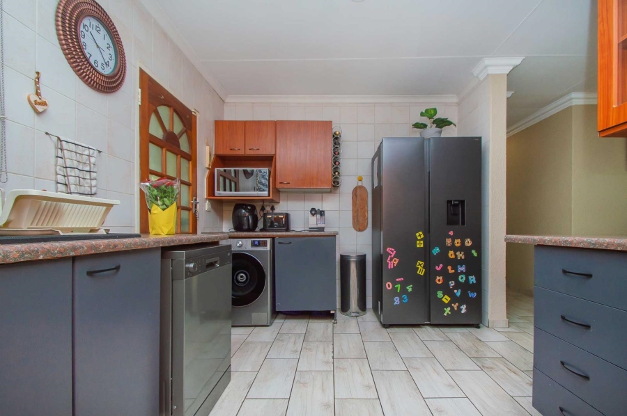 3 Bedroom Property for Sale in Honeydew Grove Gauteng