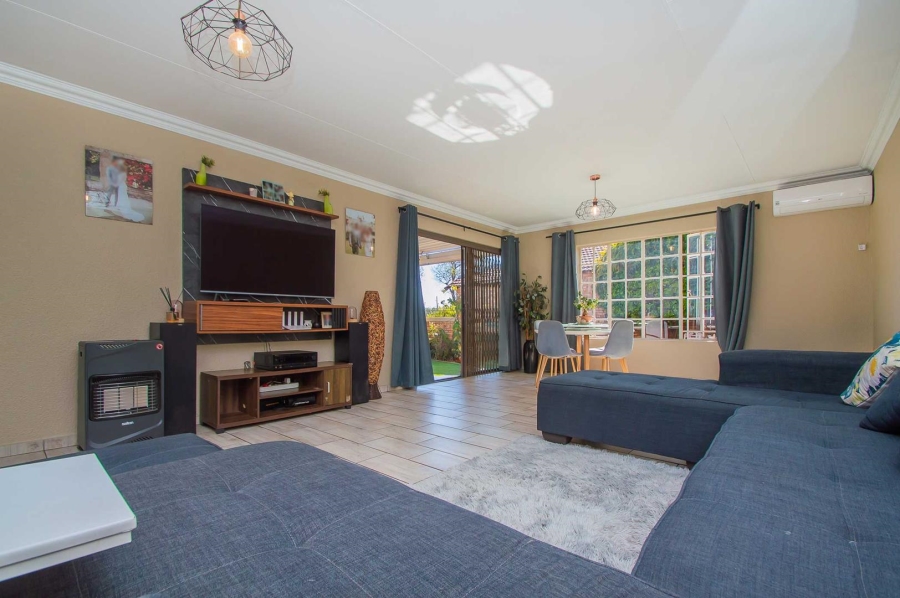 3 Bedroom Property for Sale in Honeydew Grove Gauteng