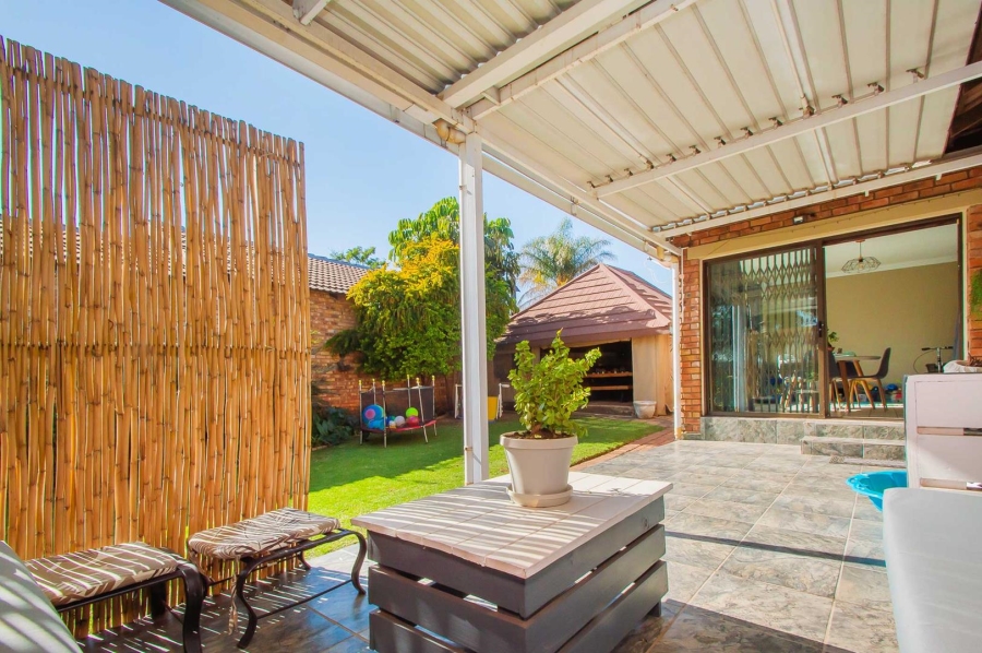 3 Bedroom Property for Sale in Honeydew Grove Gauteng