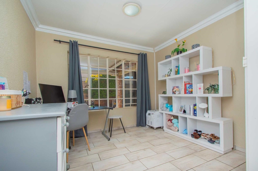 3 Bedroom Property for Sale in Honeydew Grove Gauteng