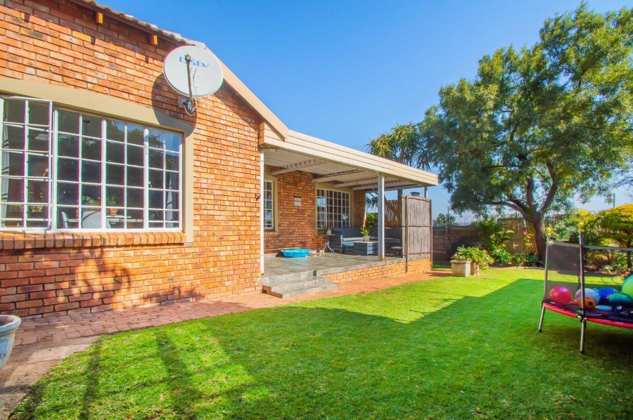 3 Bedroom Property for Sale in Honeydew Grove Gauteng