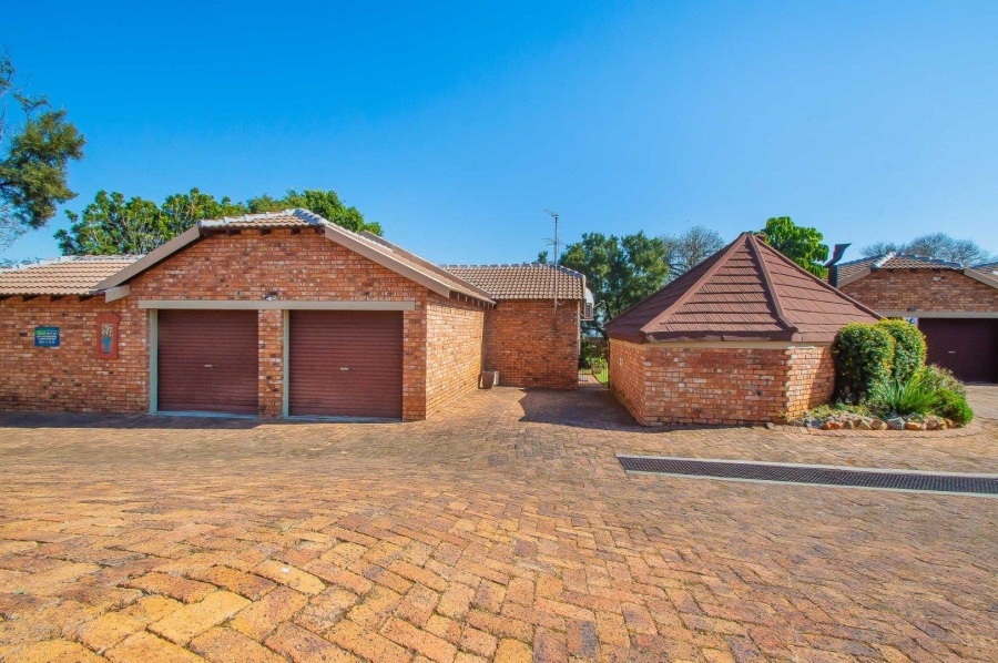 3 Bedroom Property for Sale in Honeydew Grove Gauteng