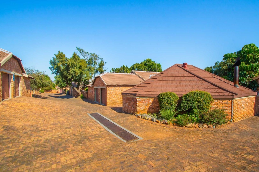 3 Bedroom Property for Sale in Honeydew Grove Gauteng