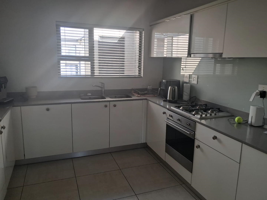 2 Bedroom Property for Sale in Waterfall Gauteng