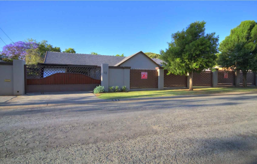 5 Bedroom Property for Sale in Brackenhurst Gauteng