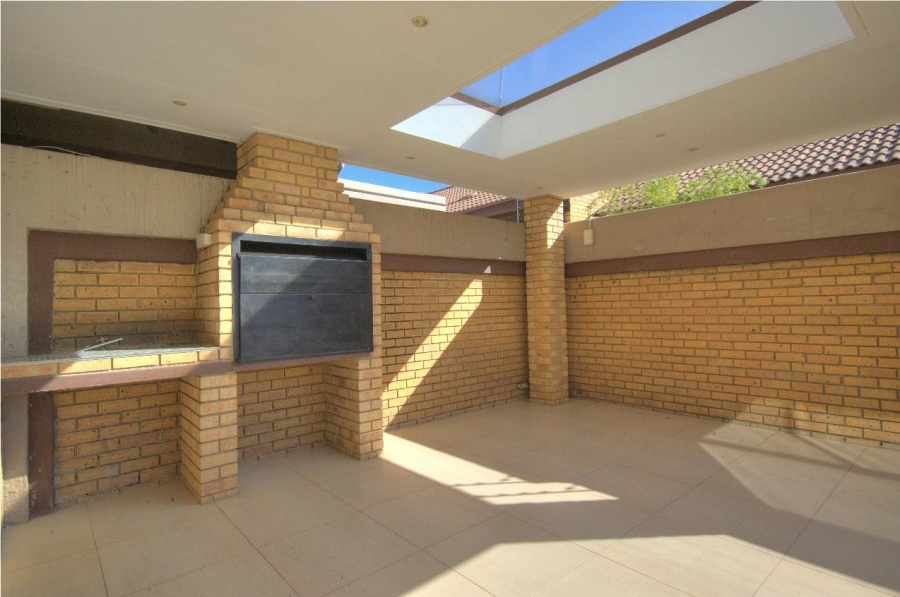 3 Bedroom Property for Sale in New Redruth Gauteng