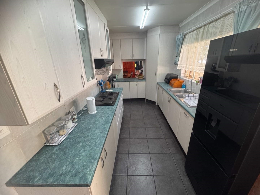 3 Bedroom Property for Sale in Brackendowns Gauteng