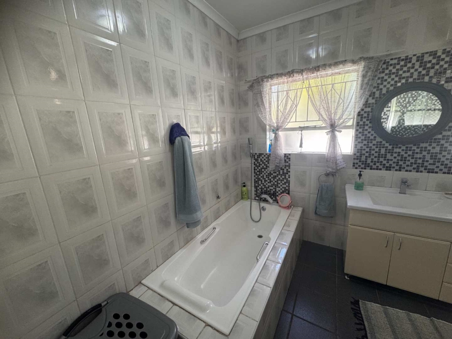 3 Bedroom Property for Sale in Brackendowns Gauteng