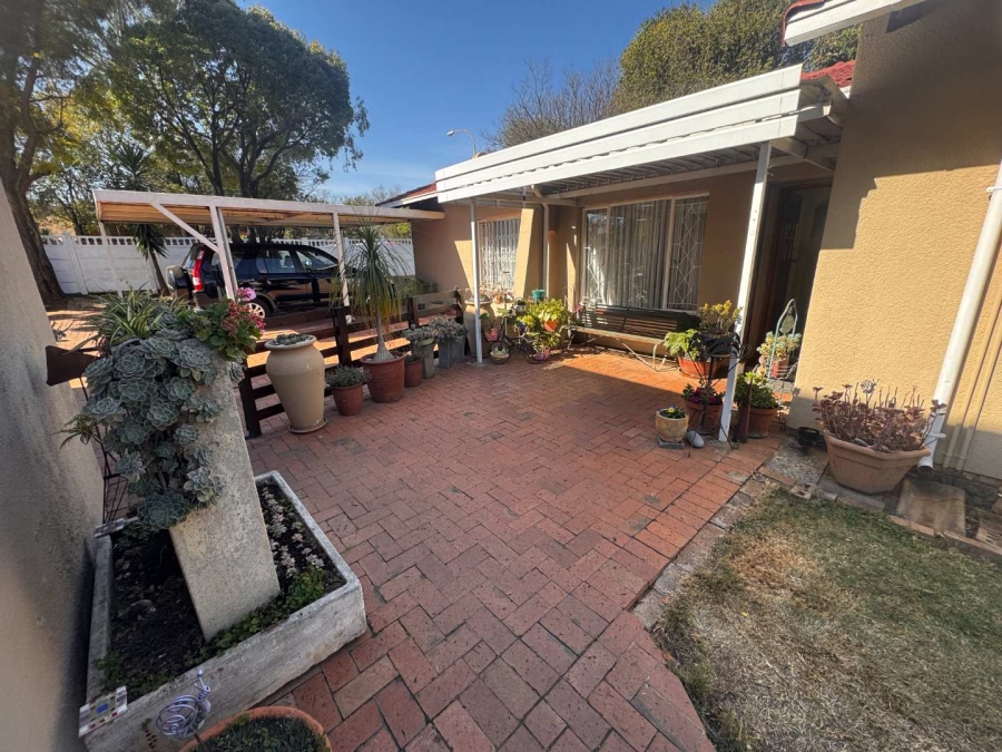 3 Bedroom Property for Sale in Brackendowns Gauteng
