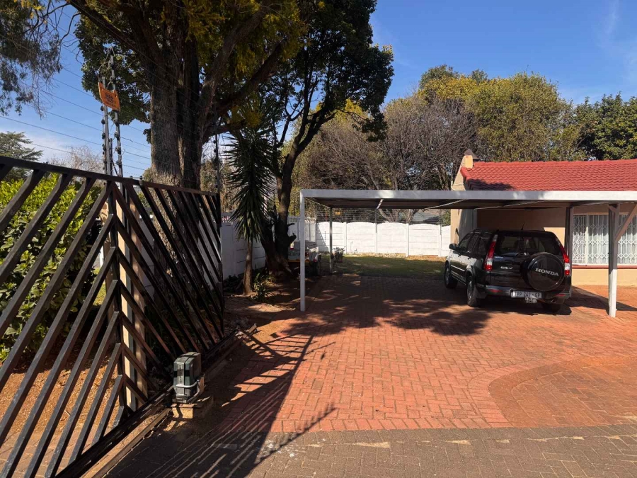 3 Bedroom Property for Sale in Brackendowns Gauteng