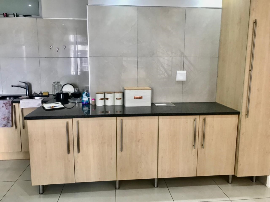 To Let 1 Bedroom Property for Rent in Sandown Gauteng