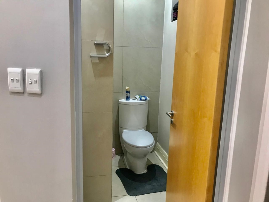 To Let 1 Bedroom Property for Rent in Sandown Gauteng