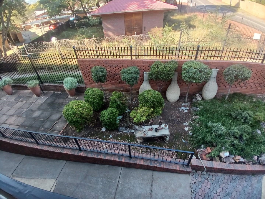 To Let 2 Bedroom Property for Rent in Groenkloof Gauteng