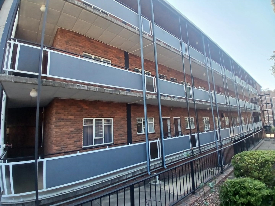 To Let 2 Bedroom Property for Rent in Groenkloof Gauteng