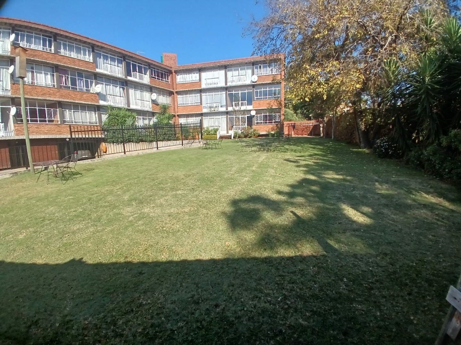 To Let 2 Bedroom Property for Rent in Groenkloof Gauteng