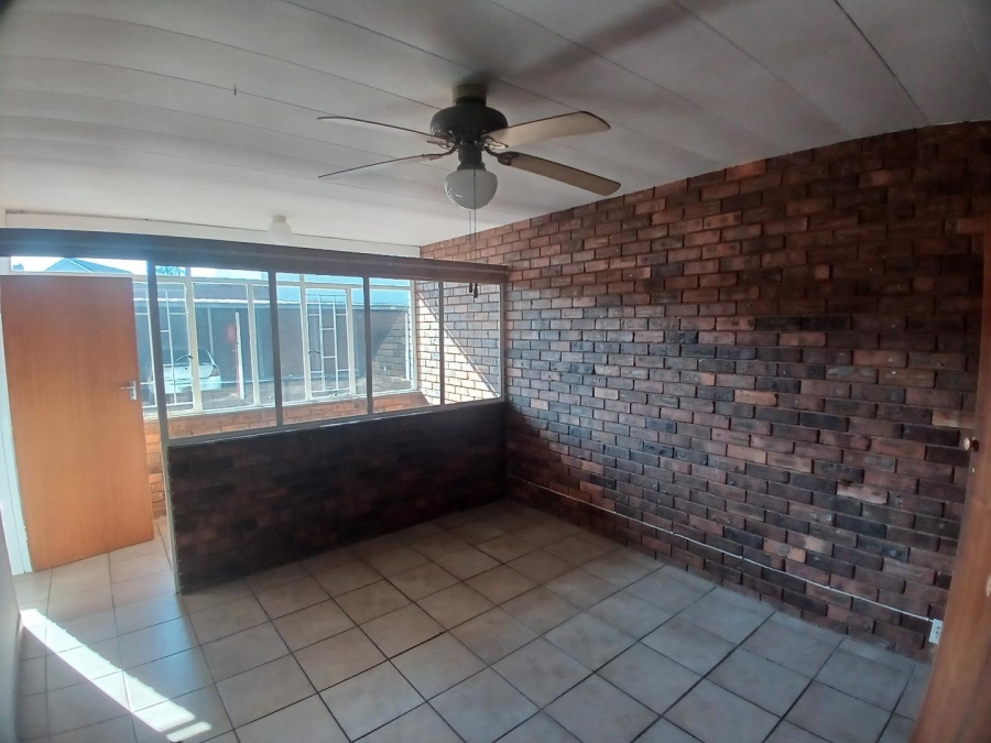 To Let 2 Bedroom Property for Rent in Annlin Gauteng