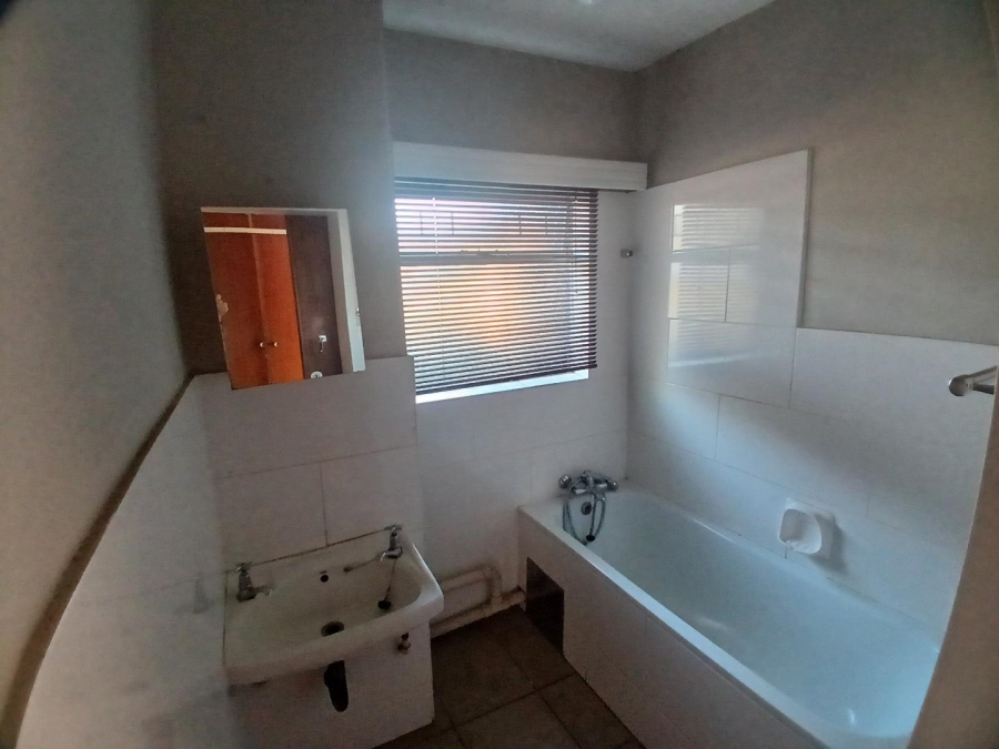 To Let 2 Bedroom Property for Rent in Annlin Gauteng