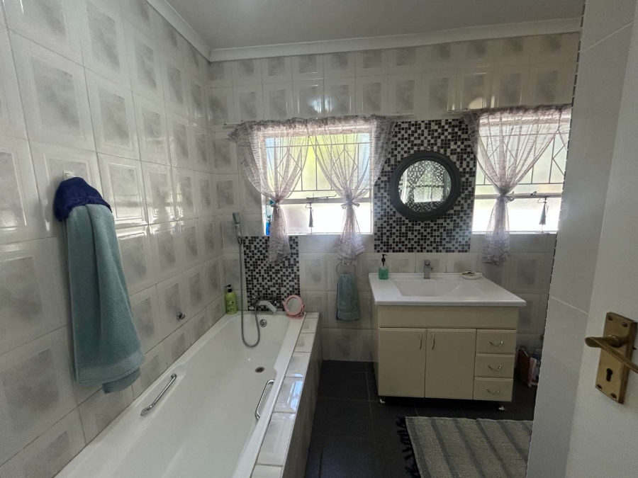 3 Bedroom Property for Sale in Brackendowns Gauteng