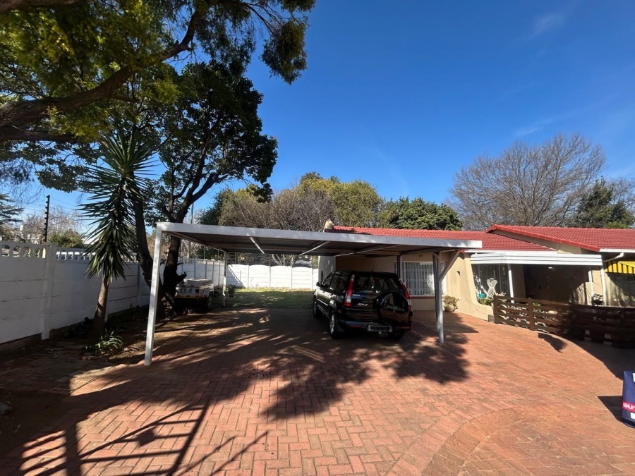 3 Bedroom Property for Sale in Brackendowns Gauteng