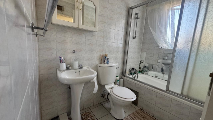 2 Bedroom Property for Sale in Oakdene Gauteng