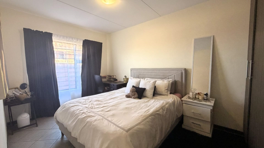 2 Bedroom Property for Sale in The Reeds Gauteng