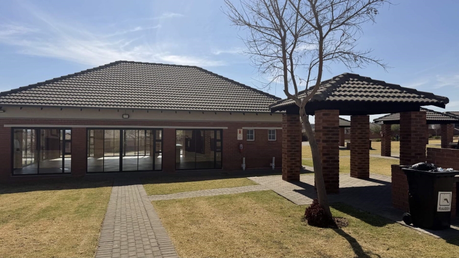 2 Bedroom Property for Sale in The Reeds Gauteng