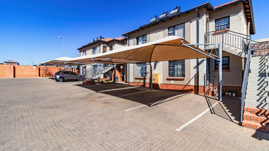 2 Bedroom Property for Sale in The Reeds Gauteng