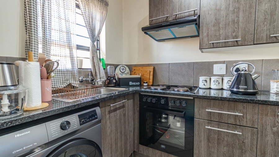 2 Bedroom Property for Sale in The Reeds Gauteng