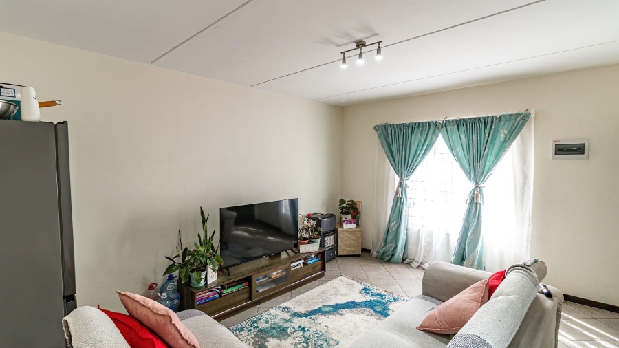 2 Bedroom Property for Sale in The Reeds Gauteng