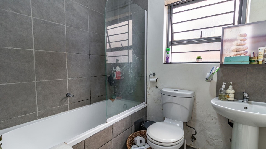2 Bedroom Property for Sale in The Reeds Gauteng