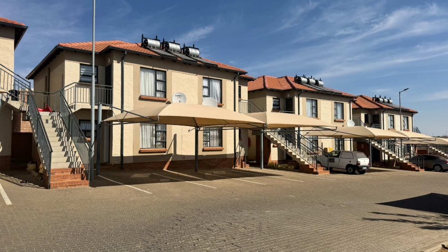 2 Bedroom Property for Sale in The Reeds Gauteng