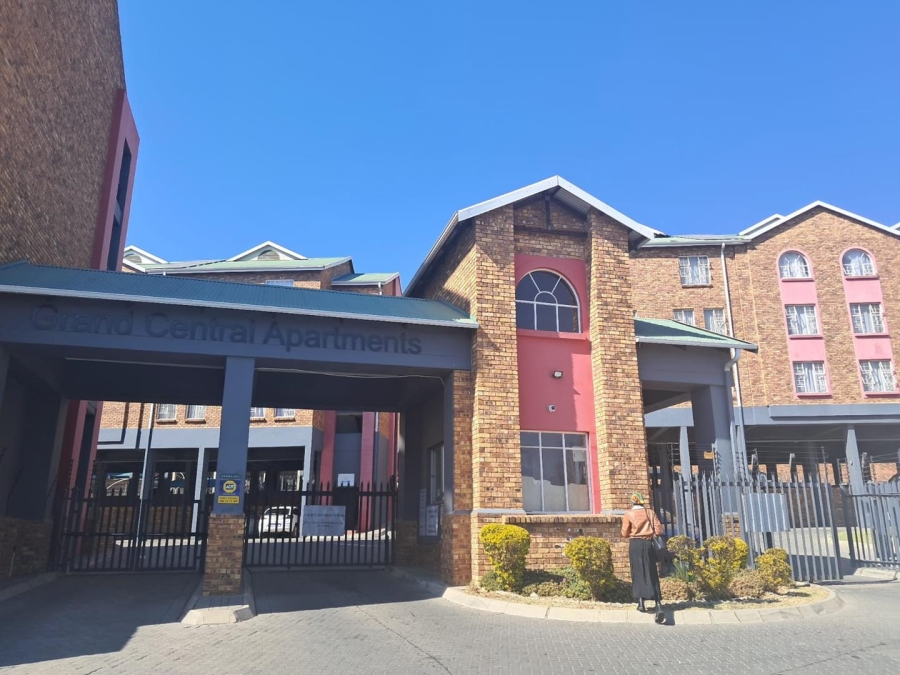 2 Bedroom Property for Sale in Grand Central Gauteng