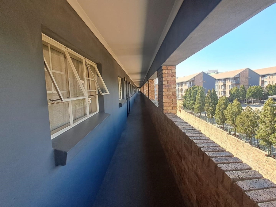 2 Bedroom Property for Sale in Grand Central Gauteng