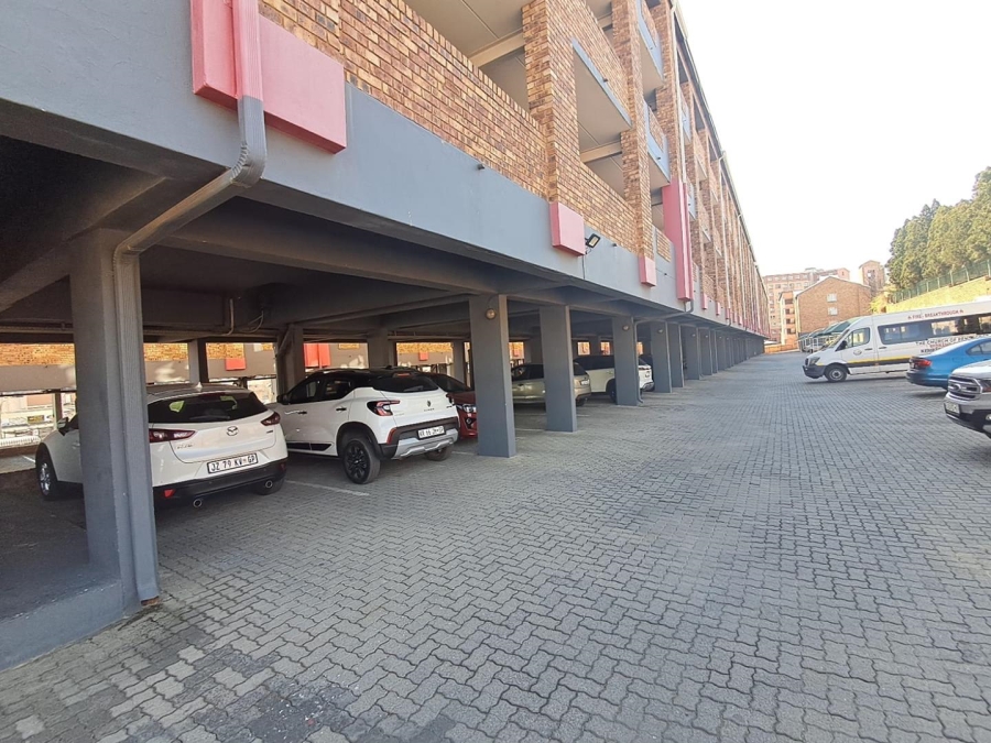 2 Bedroom Property for Sale in Grand Central Gauteng