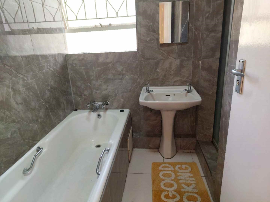 To Let 3 Bedroom Property for Rent in Bramley Gauteng